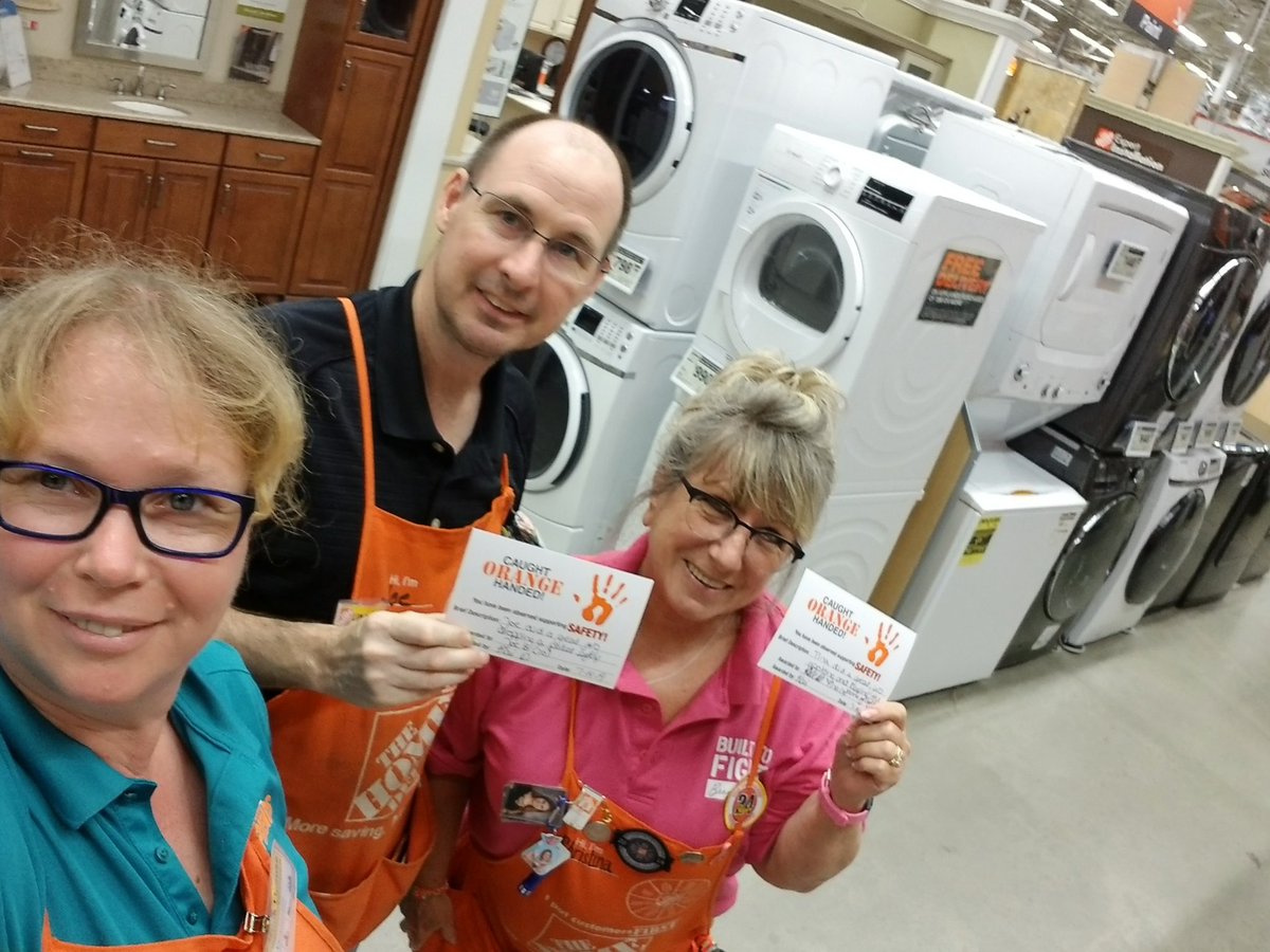 I caught my 2 Appliance Specialists orange handed today. Tina and Joe were dropping a pallet with cabinets for a customer while maintaining the zone of safety. Great job <a href="/wilkie_cindy/">Cindy Wilkie</a> <a href="/OmarLopezTHD/">Omar</a> @terrypTHD