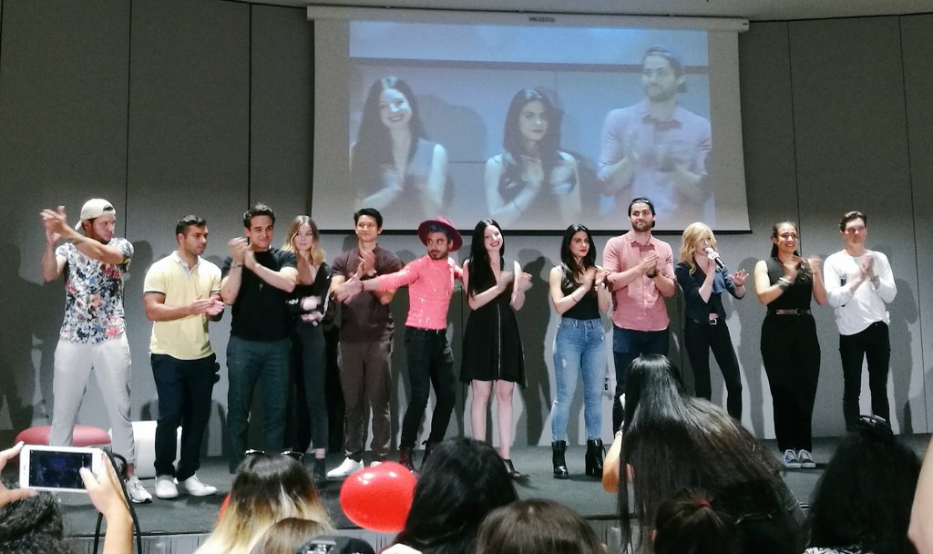 FatmyLilVampire's tweet image. When We Come Alive 🖤 I&apos;m crying my heart out 😭 thank you @Kat_McNamara @NicolaNCD @EmeraudeToubia @TessaMossey @AnnaBananaHops @LukeBaines @DomSherwood1 @MatthewDaddario @HarryShumJr @JadeHassoune @arosende @DavidLCastro_ 🖤
#ITAInstituteCon3 #SaveShadowhunters