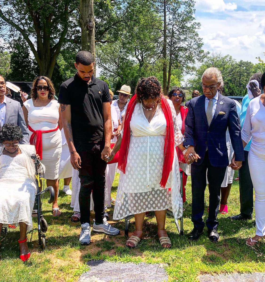 TheRevAl's tweet photo. At the gravesite of #EricGarner w/ his mother Gwen Carr, his sister Lisha Garner, his son Eric Garner Jr, &amp; his stepfather Ben as the 5 yr mark of Eric’s death approaches on July 17th. Please keep the Garner family in your prayers as we continue to fight for justice for Eric. https://t.co/tjXhfDV911
