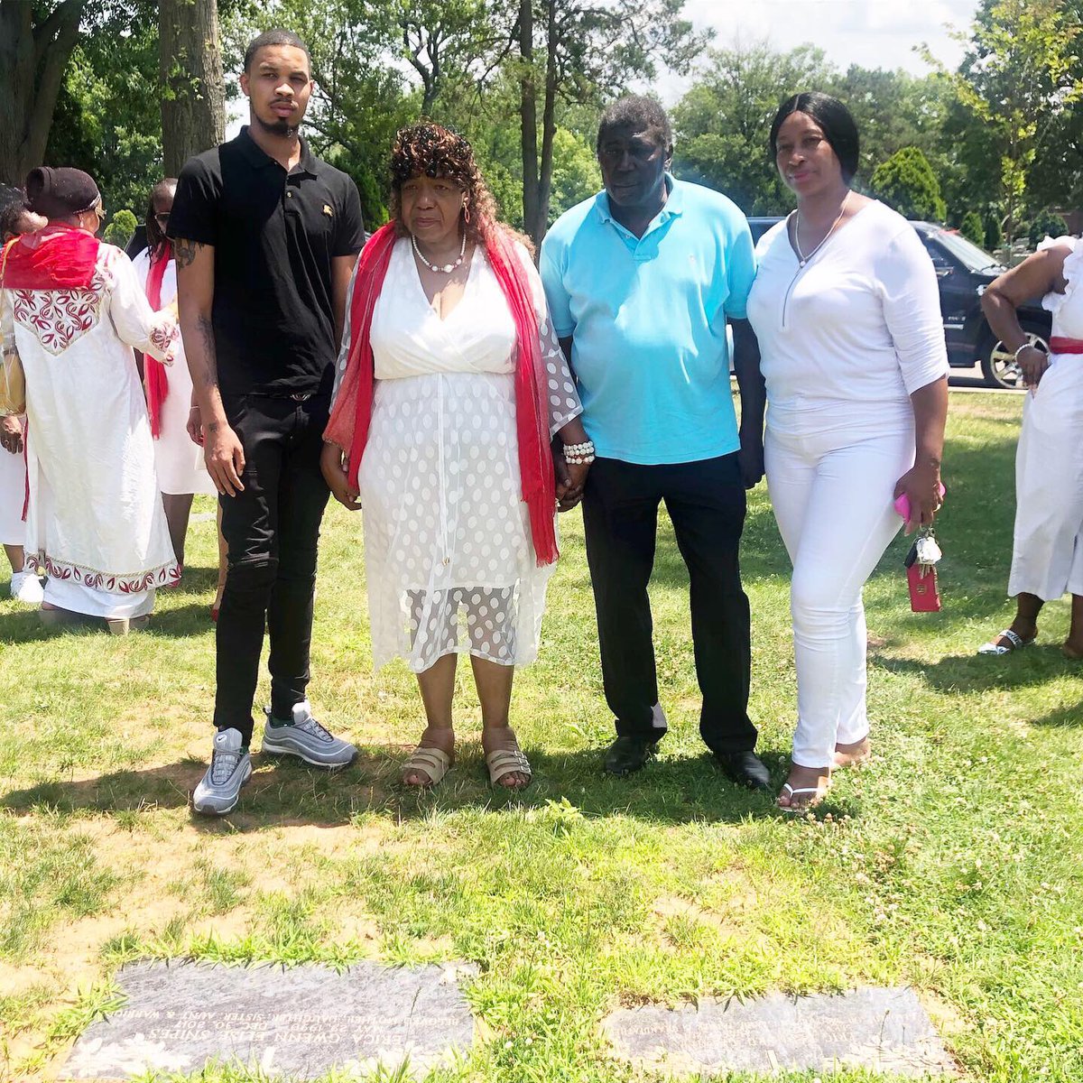 TheRevAl's tweet photo. At the gravesite of #EricGarner w/ his mother Gwen Carr, his sister Lisha Garner, his son Eric Garner Jr, &amp; his stepfather Ben as the 5 yr mark of Eric’s death approaches on July 17th. Please keep the Garner family in your prayers as we continue to fight for justice for Eric. https://t.co/tjXhfDV911
