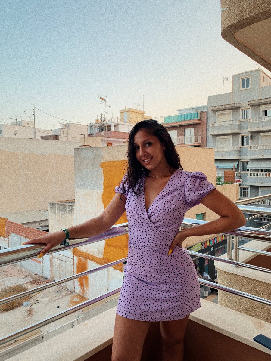 gause_cara's tweet photo. holà benidorm🌺 https://t.co/C2RrWZPJdG