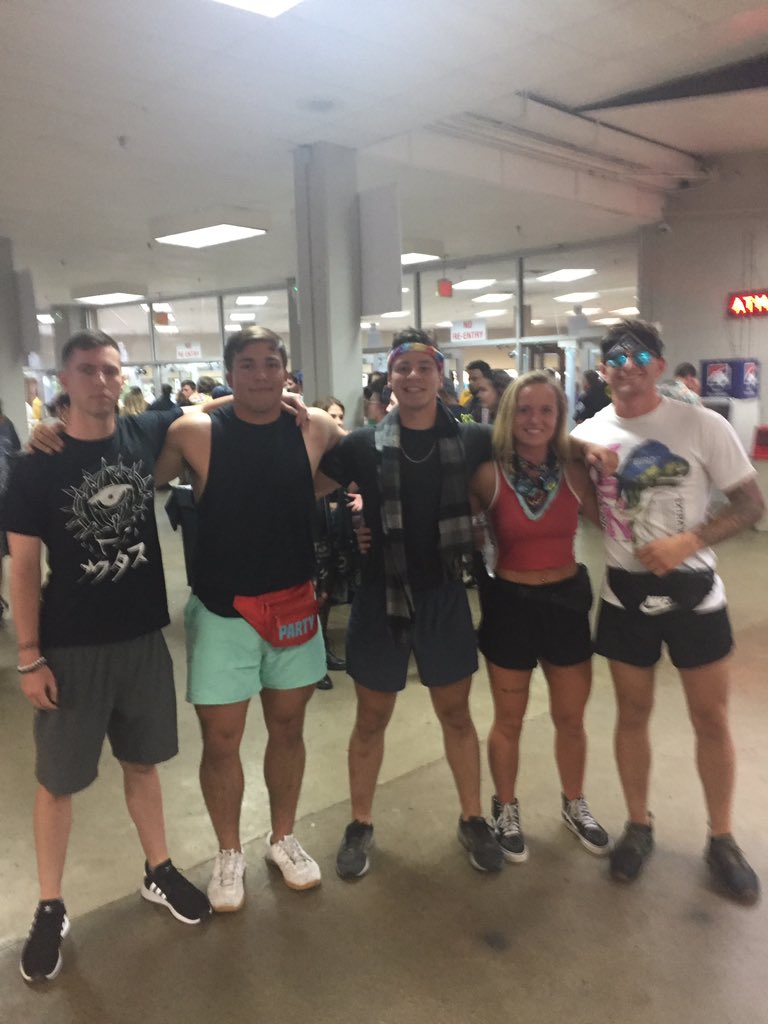 jarryn1998's tweet photo. WE BACK BOYS !!!!!! #Bassnectar https://t.co/yYr2fW3HvI