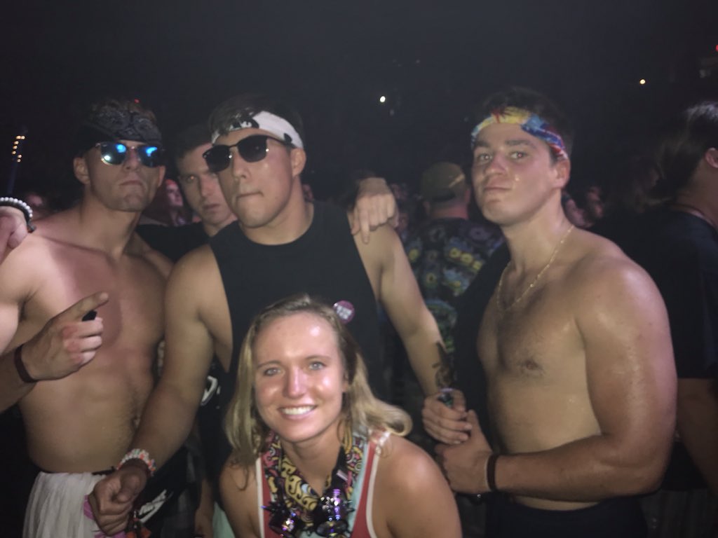 jarryn1998's tweet photo. WE BACK BOYS !!!!!! #Bassnectar https://t.co/yYr2fW3HvI