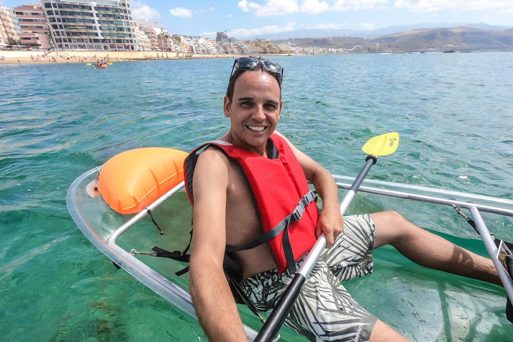El espectáculo de vida marina de la playa de Las Canteras a vista de kayak transparente de <a href="/SalitreSport/">Salitre Sport</a> ¿No os parece un verdadero acuario (lo cual en una playa urbana es un tesoro)? #LasPalmasTI #laspalmasdegrancanaria