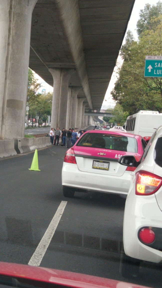 Andiesper's tweet photo. Abusados hay #accidente en periferico un motociclista atropellado a la altura de TVAzteca! @trafico889 @C5_CDMX @AA_DF había mucha sangre. Ay. 😞 https://t.co/IfSTinu4vq