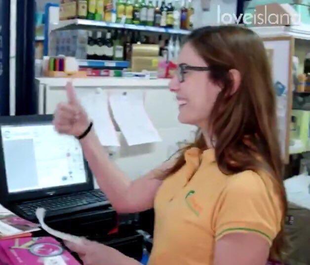 AmberRoseGill's tweet photo. The shop assistant and the barmaid... same glasses, hair and wristband. iLuMiNaTi cOnFiRmEd 🤯🤯🤯 #LoveIsland https://t.co/ToZKVmJ05b