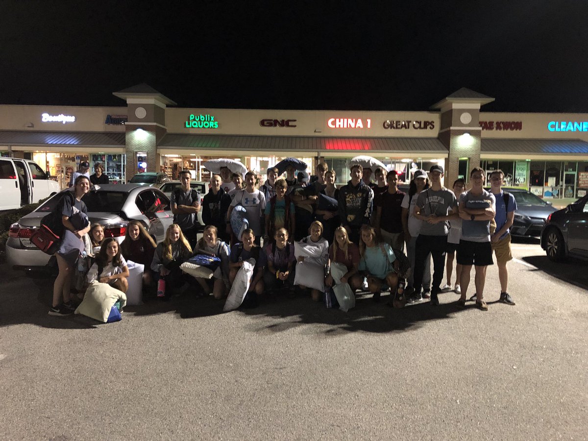 defyagerunning's tweet photo. The @CreeksideATH Boys and Girls XC team was up early and off to annual running camp at Brevard College #BDRC Lots of mile and lots of hills in store for the work.  Putting in the work now for a good season in the Fall. https://t.co/VRTZZYMv3E