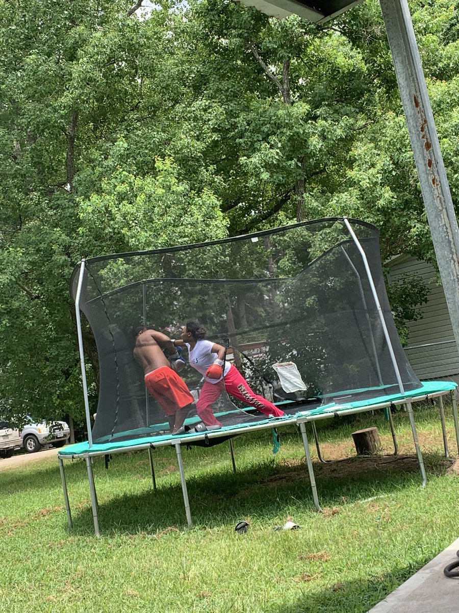 taylorstarks19's tweet photo. When you love someone but have to beat there ass sometimes 😘👊🏾🤞🏾 https://t.co/7x47g6kqE2