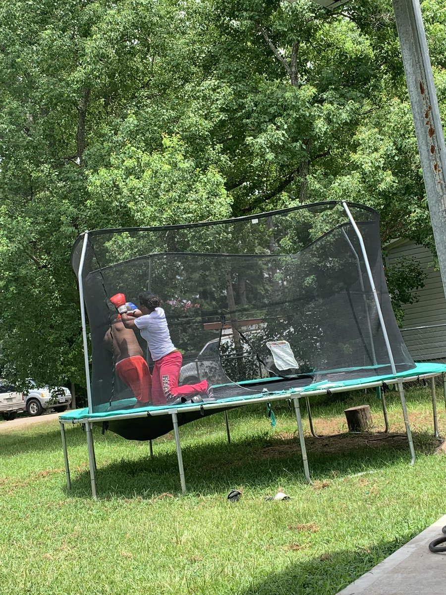 taylorstarks19's tweet photo. When you love someone but have to beat there ass sometimes 😘👊🏾🤞🏾 https://t.co/7x47g6kqE2