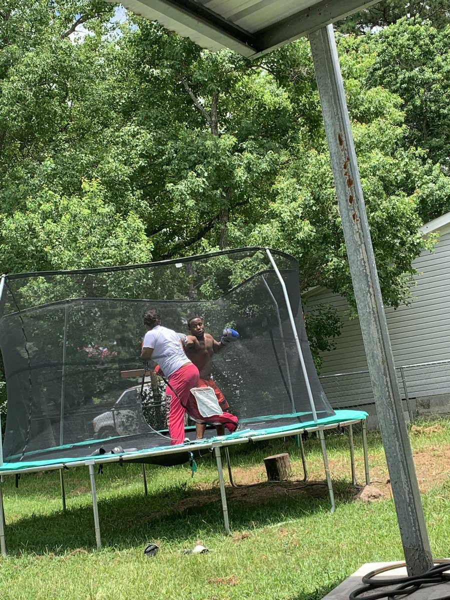 taylorstarks19's tweet photo. When you love someone but have to beat there ass sometimes 😘👊🏾🤞🏾 https://t.co/7x47g6kqE2