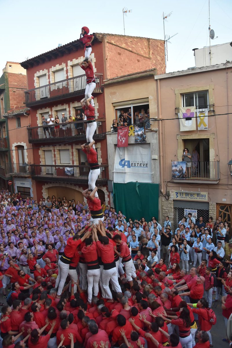 OnaLaTorre's tweet photo. Ronda de pilars a la #FestaTdb
pd7 @JovesValls
pd6 @JoveDeTarragona
pd5 @nois1975
Dimarts en parlarem de tota la diada castellera de #Torredembarra a @latorredeset https://t.co/IHWf58qWTf