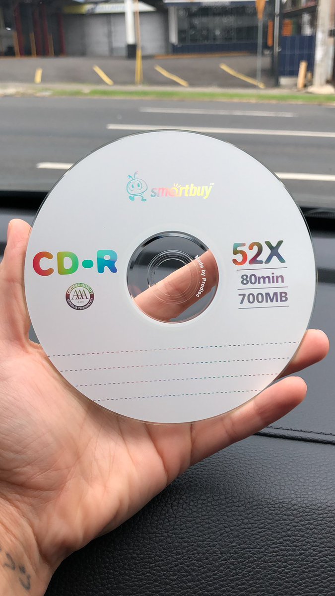 No hay nada más ARCAICO que el sistema de toma de fotos de <a href="/farmarrocha/">Farmacias Arrocha</a> ... todavia te dan CD...  idea millonaria... mandenla por email y ahorrense los cds..... y por ahi mismo denle un curso de motivación a la man que atiende en calle 50.... SIEMPRE esta de mal humor.