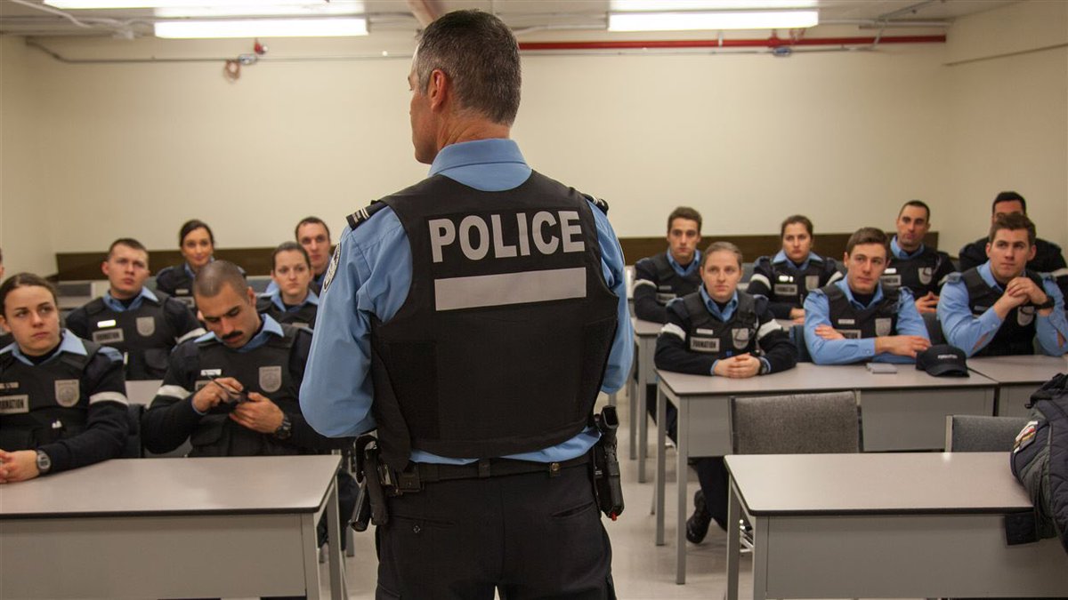 GrnMathieu's tweet image. Les policiers en ce moment ptdr #ALGNIG