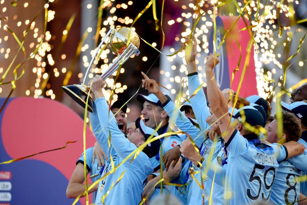 DewaneJm's tweet photo. Amd fainly the trophy 🏆 is in @ECB_cricket  great played boys #CWC19 #ENGvsNZ #CWC19Final https://t.co/22CTLcznWD