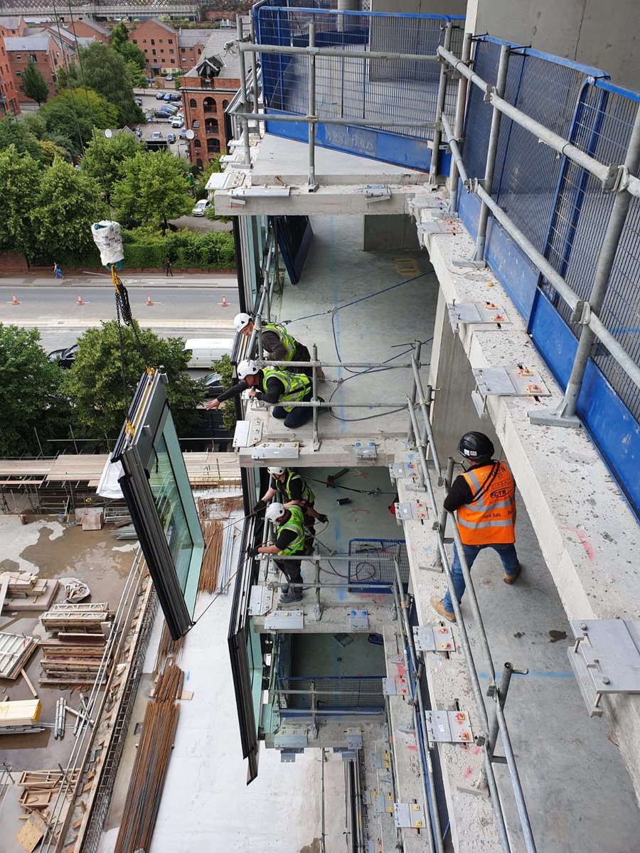 ctrsiteservices's tweet image. #facades #curtainwall #unitised #crownstreet #manchester #ctrsiteservices