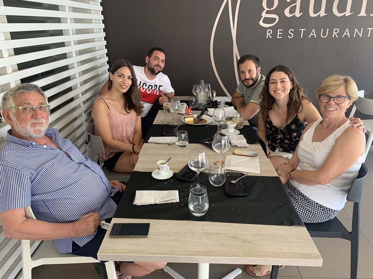 nfarras21's tweet photo. Todo lo que tengo y soy se lo debo a mi familia , gracias por estar siempre ahí os quiero https://t.co/ZEFwfGZ5xD