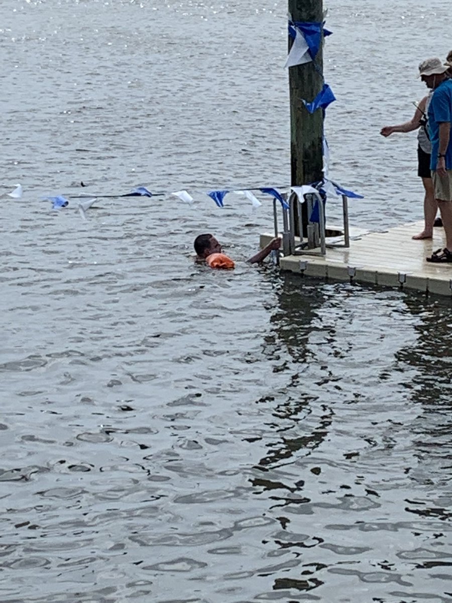 jwopenwater's tweet photo. More pictures of our winner, BILL LEONARD! (Unofficial Time 8h30m) #JWOWF #AroundTheIsland https://t.co/KC3Qz6Iht6