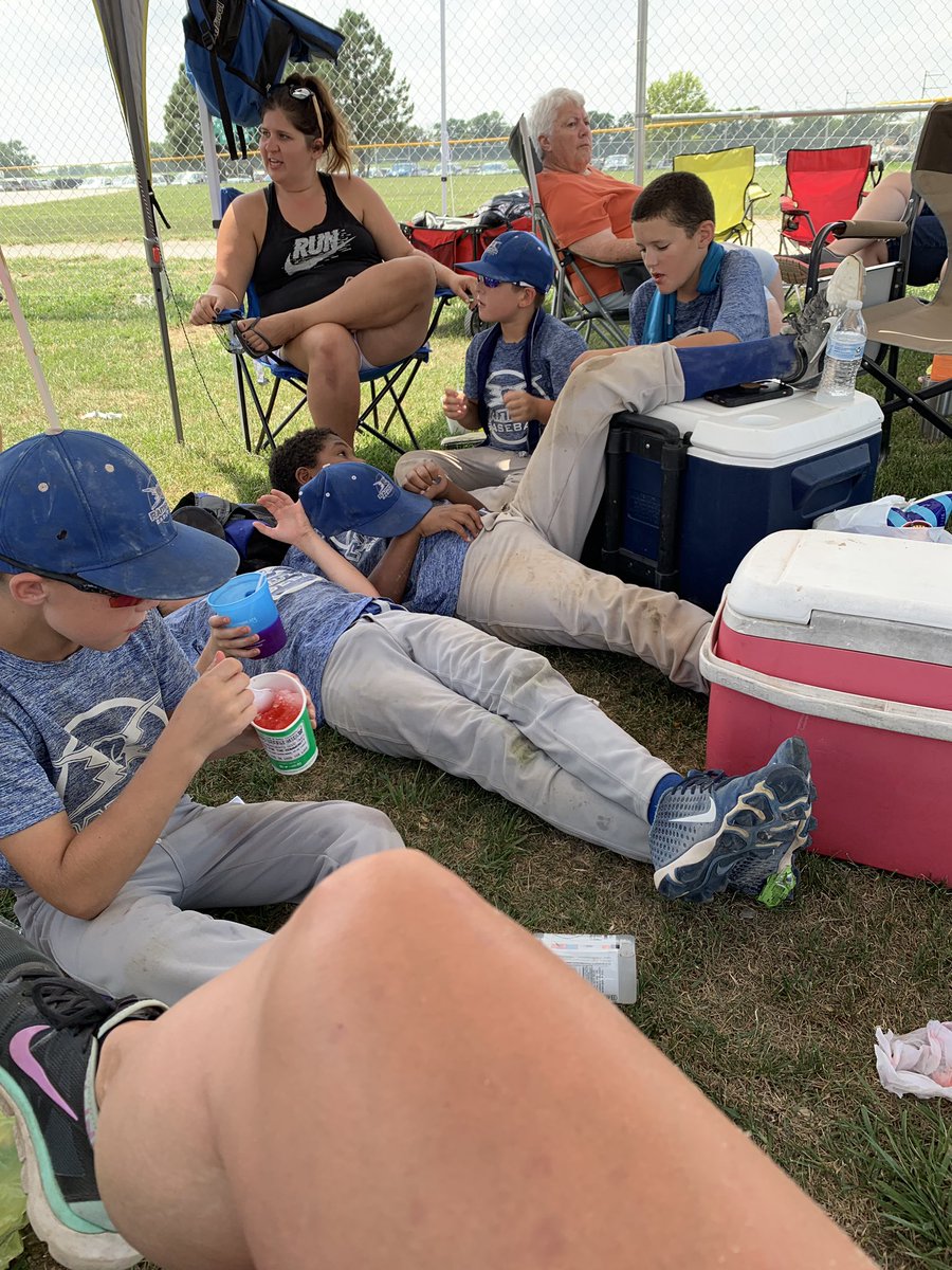 cleveradssd's tweet photo. #Rampagebaseball10A resting after winning their first bracket game 21-6!! @HawaiianHitfest https://t.co/ibUFHNOiI0