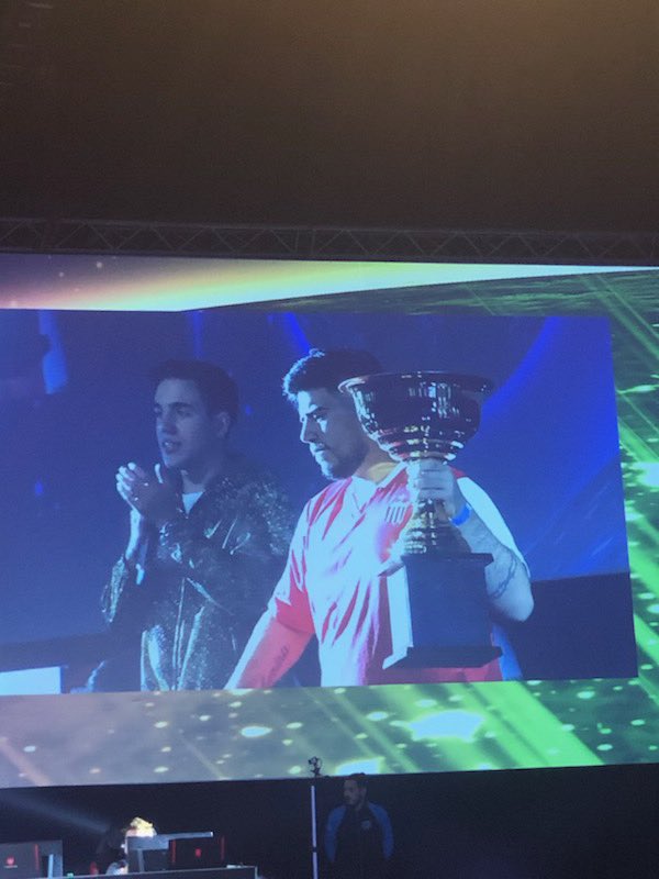 EditemosPES's tweet photo. Más imagenes de la premiacion de @CsarSampayo1 desde la #musimundogamingweek 🎮🦁 https://t.co/9aZDWZqmpH