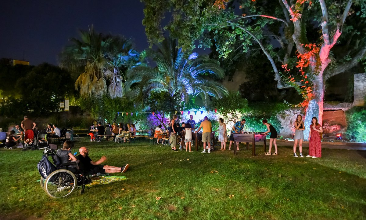 franganillo's tweet photo. En el ambiente inigualable de #CanChillOut, las noches veraniegas son algo superior. https://t.co/2fOnkOQ9pc