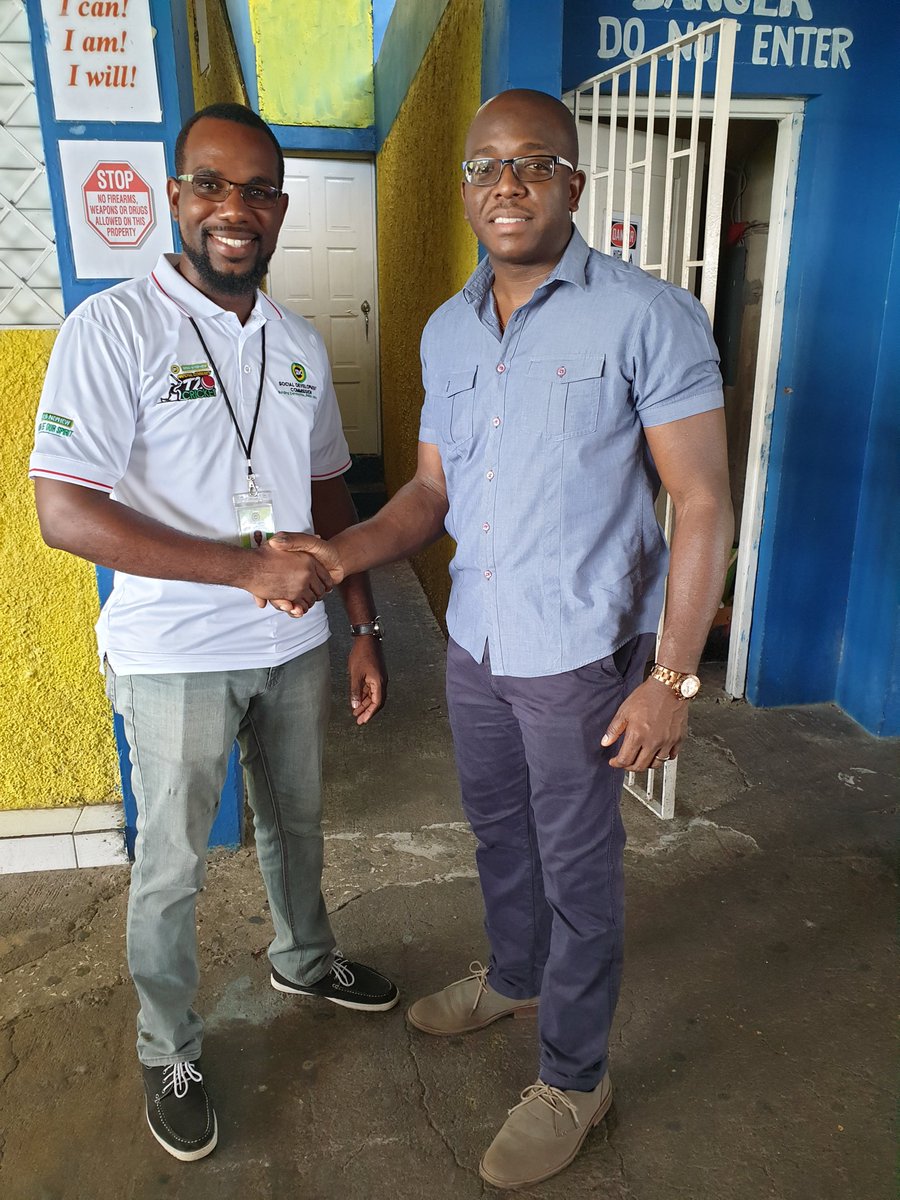 SterlingJayron's tweet photo. Was a pleasure meeting you @pcharlesjr thank you for your participation in the Glendevon CDC's Health Fair this year. https://t.co/9VnrV46vI5