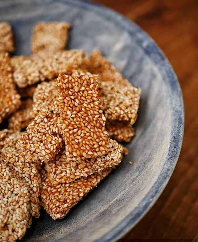 adrian_engel's tweet image. crunchy sesame brittle - knuspriger sesamkrokant . . . . #sesame #sesam #sesamebrittle #brittle #sesamkrokant #sesamkrokantforever #karamel #caramel #krokant #foodphotography #foodstagram #foodporn #foodie #f52grams #instafood #instagood #igervienna #iger…