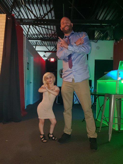 Watch TinyTexie's leaked NSFW photo on TwXstars