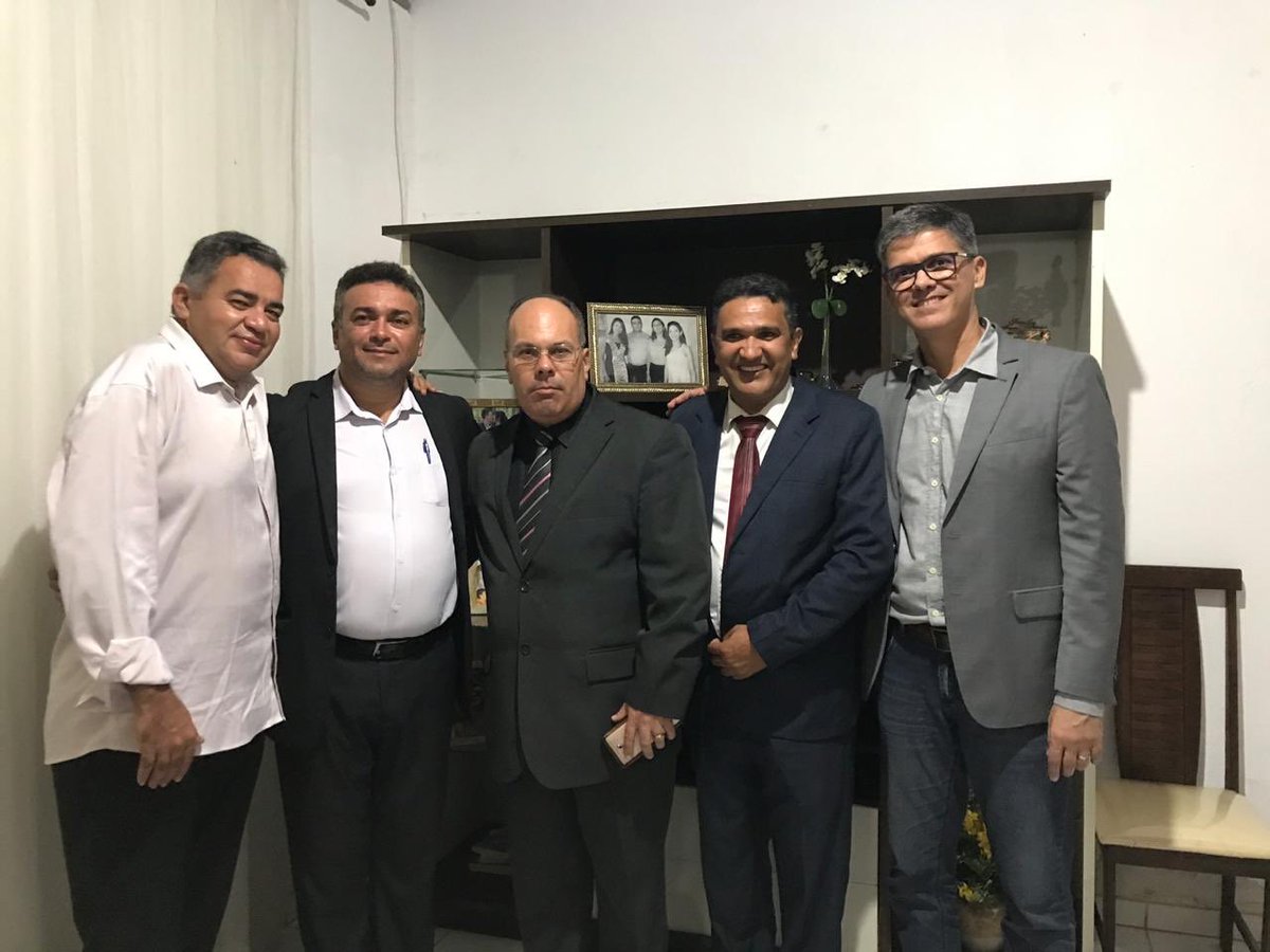 AzevedoCoronel's tweet photo. Dia de parabenizar a Assembleia de Deus no RN pela importante ação social realizada em Bento Fernandes/RN. Igualmente parabenizar o Pastor Cristóvão pelo título de cidadão, merecidamente recebido.
#DeputadoCoronelAzevedo #AçãoSocial #BentoFernandes #RN https://t.co/rUHryuJGwG