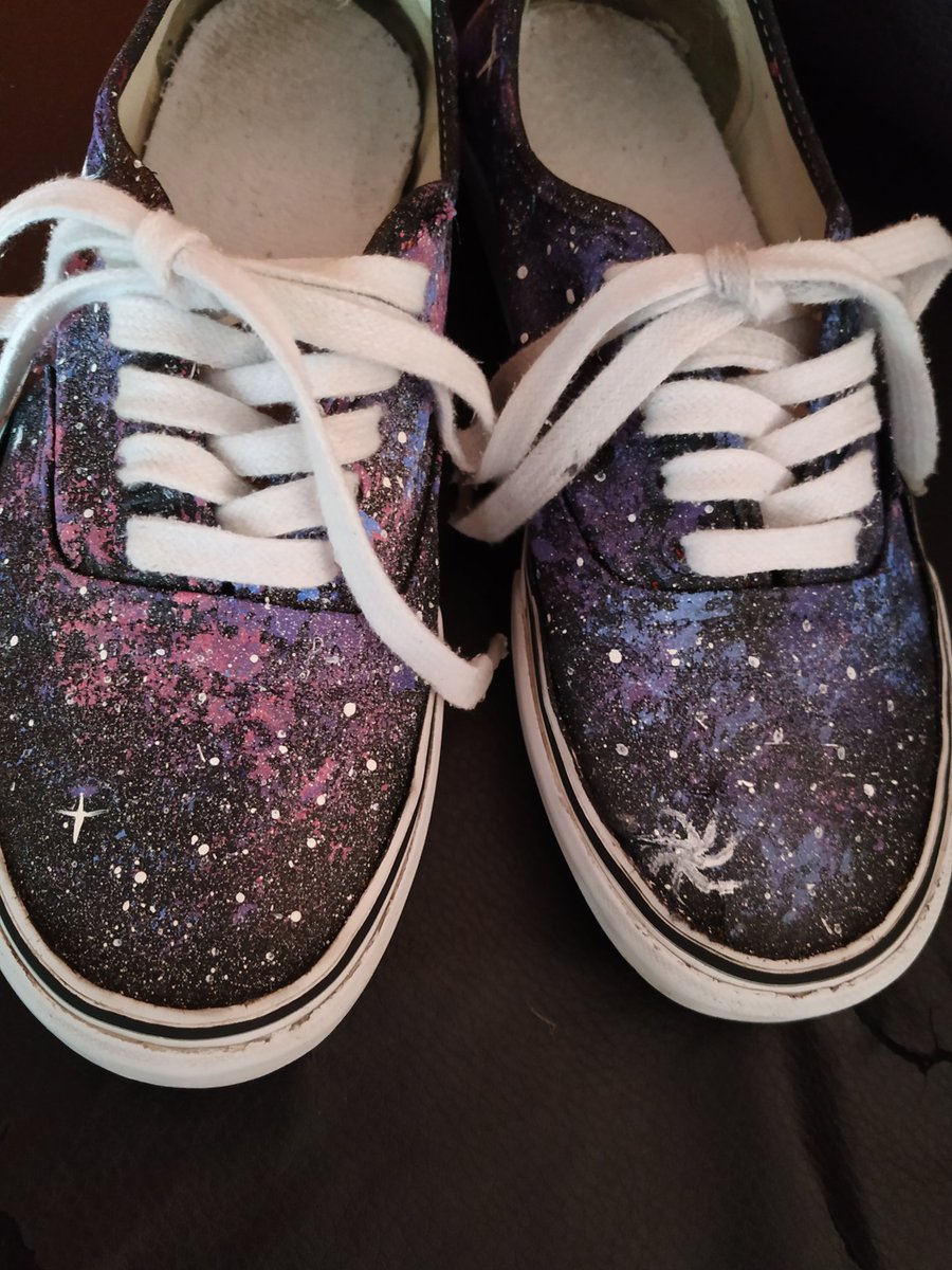 andienicols's tweet photo. Artesana dominguera 👩🎨👟 🌌
#renovandoloviejo #tuneando
(Excelente terapia para el malestar) https://t.co/eC9shPnZaa