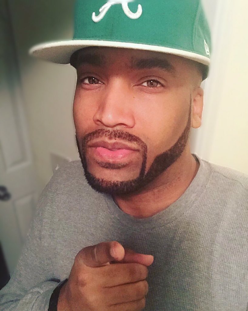 KingOhaji's tweet photo. Everything you need is right here with me... gift from Virgo ♍️ #KingMe #HusbandMaterial #PrinceCharming #GayMen #LoveIsLove #GayTwitter #TallMen #BeardGame #FlightBae #WorldTraveler https://t.co/GoCGYyZMyI