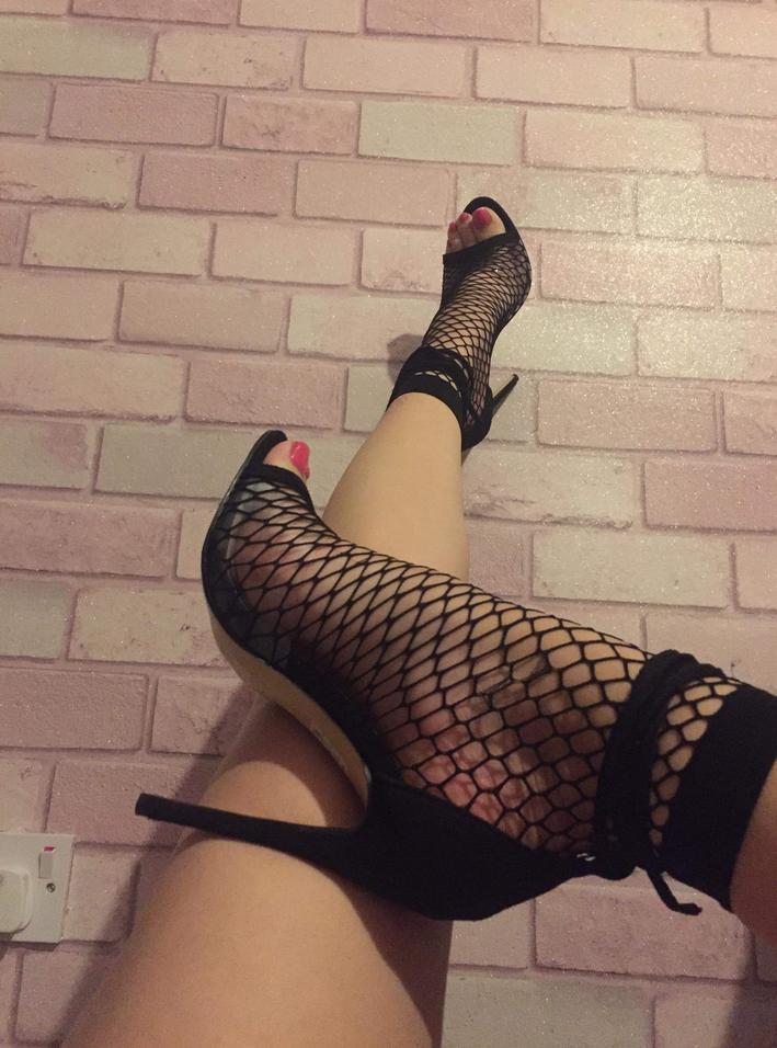 FindomSonia's tweet photo. Envie de piétiner une lopette...

#moneyslave #soumis #lopette #feet #heels #findom #femdom #domination #fetish #footfetısh #paypigs #cashslaves https://t.co/nx3idJvk3j