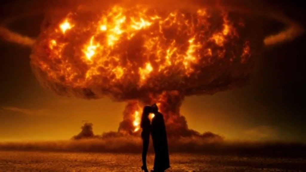 tardycritic's tweet photo. Who will watch the Watchmen? Probably no one. It's an obscenely long, gory, and bad film. 🙂 https://t.co/dK4YYvl0dj https://t.co/BmKGHyIJrI