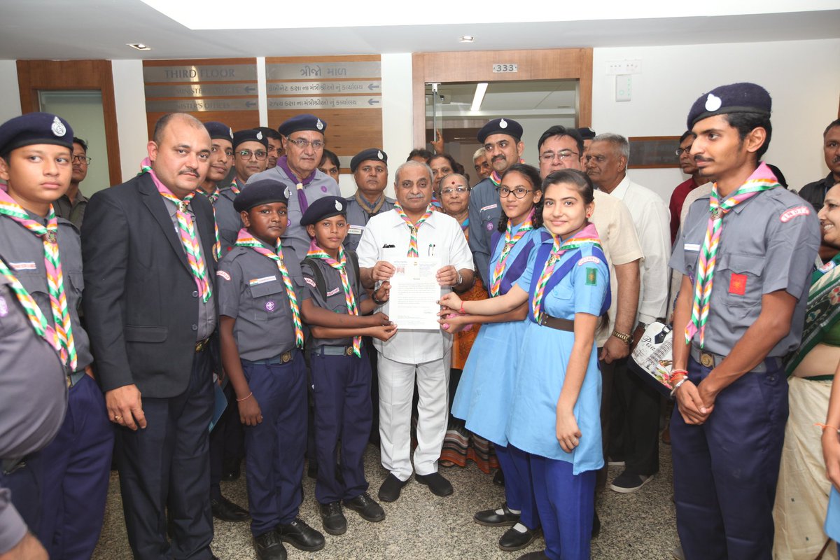 ManishMehta_'s tweet photo. 24World Scout Jamboree is going to USA 🇺🇸 35candidates from Gujarat State are going to represent Our state. https://t.co/EUuP6gRVZO @Nitinbhai_Patel blessed the team &amp; gave their Best wishes for the Successful Participation &amp; Representation of Nation at the International platform https://t.co/xmaGZPDj3c
