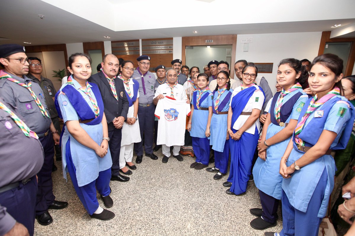 ManishMehta_'s tweet photo. 24World Scout Jamboree is going to USA 🇺🇸 35candidates from Gujarat State are going to represent Our state. https://t.co/EUuP6gRVZO @Nitinbhai_Patel blessed the team &amp; gave their Best wishes for the Successful Participation &amp; Representation of Nation at the International platform https://t.co/xmaGZPDj3c