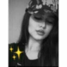 "أحبّ مساحتي الخاصة، أحبّ حدودي التي أصنعها، أحب الأشياء التي لا أحد يعرفها عني، أحبّ خصوصيتي مع نفسي وعدم وصول أي شخص لها مهما ظنّ أنه وصل."