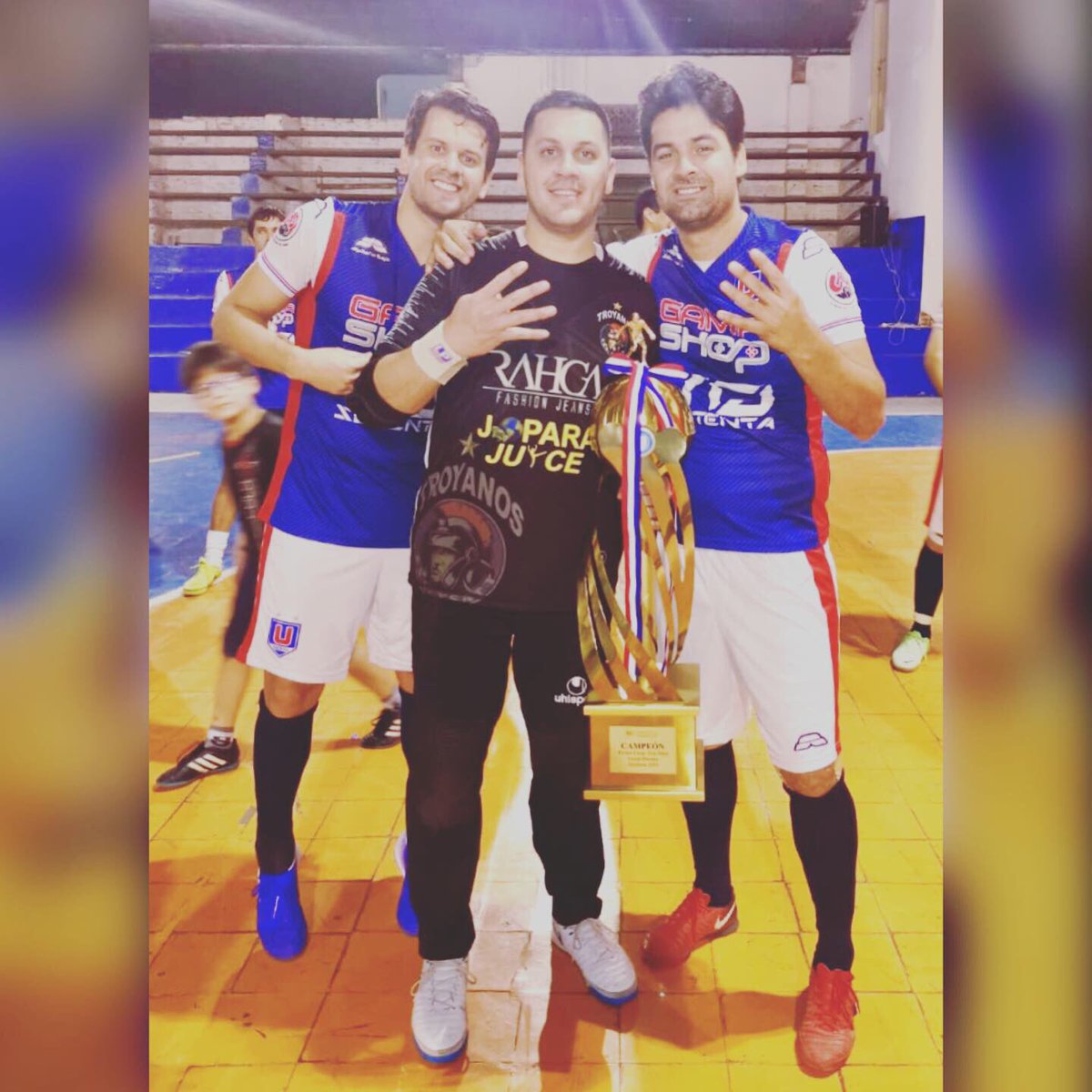 raumeza's tweet photo. #unionfc🇮🇸 #campeón🏆#apertura2019🥇#exanazareth #la4ta⭐️⭐️⭐️⭐️
#Paulina_Meza😍
#Mateo_Meza⚽️
#Emanuel_Meza👶🏻
#cuandonoraul https://t.co/CnJVVlpOT3