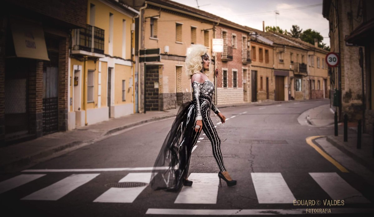 starglamdrag's tweet photo. #dragqueenshow #starglam #show #espectaculo #cantante #magia #dragqueen #show #espectaculo #gay #makeupoftheday #zaragozawalkers #voz #campodecriptana #queen #glamour #musically #pinup #photooftheday #summer #starglamdrag #variedades #throwbackthursdfay #makeup #hair https://t.co/LwLfBpgomv