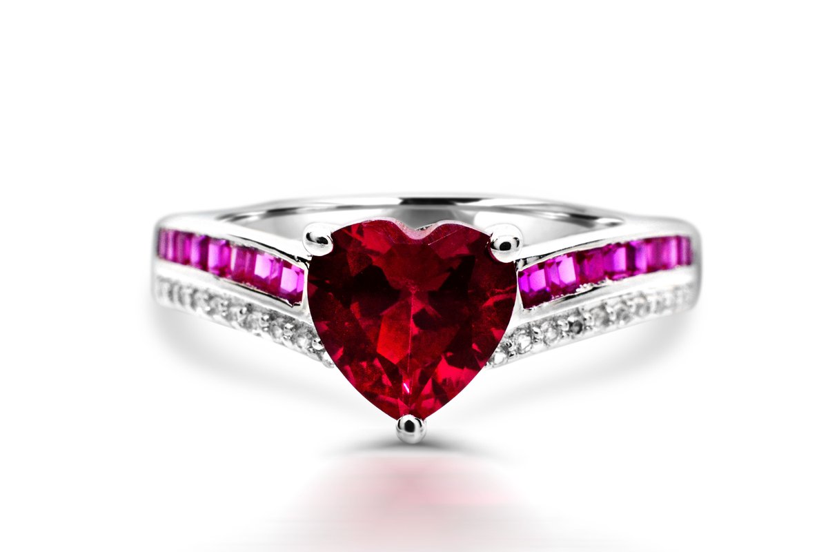 AffinityD2013's tweet photo. Red-Ruby-July-Love! A perfect time to pop up that question. And what more can you match that special moment than with this elegant and charming heart ruby engagement ring. 

#AffinityDesigns #wholesale  #jewelrydesigner #jewelrymaking #july #ruby #rubyring #rubyring #julyring https://t.co/7McvUQmZyy
