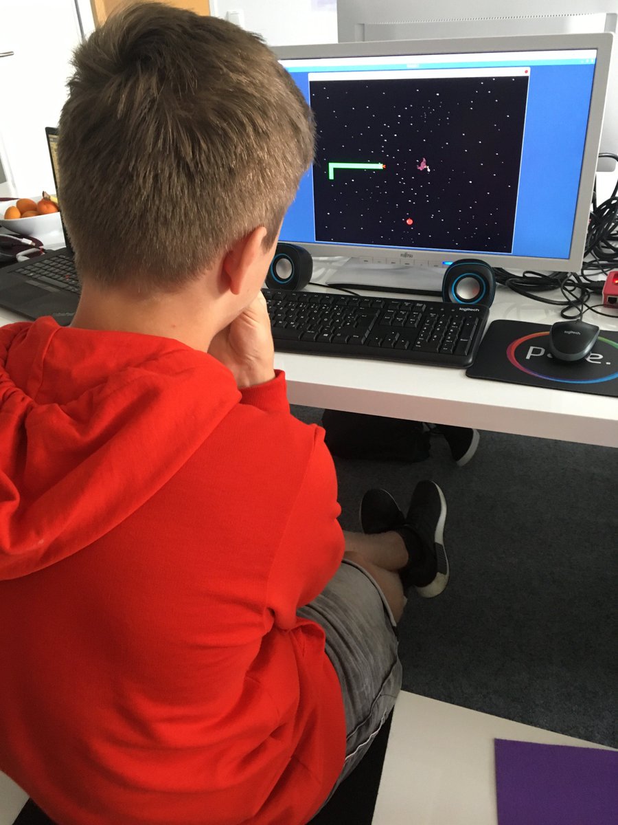 BenjaminUlsamer's tweet photo. Die 3. &amp; 4. @hckrschl im Rahmen des @nuedigital Festival ist ebenfalls geschafft. 13 Teilnehmer haben alles gegeben. Auch "Müllfresser" tummeln sich jetzt als Gegner in den modernen "Snake"-Spielen ;) #nuedigital #proact #teamproact #cueconcept https://t.co/StxLKuZbcS