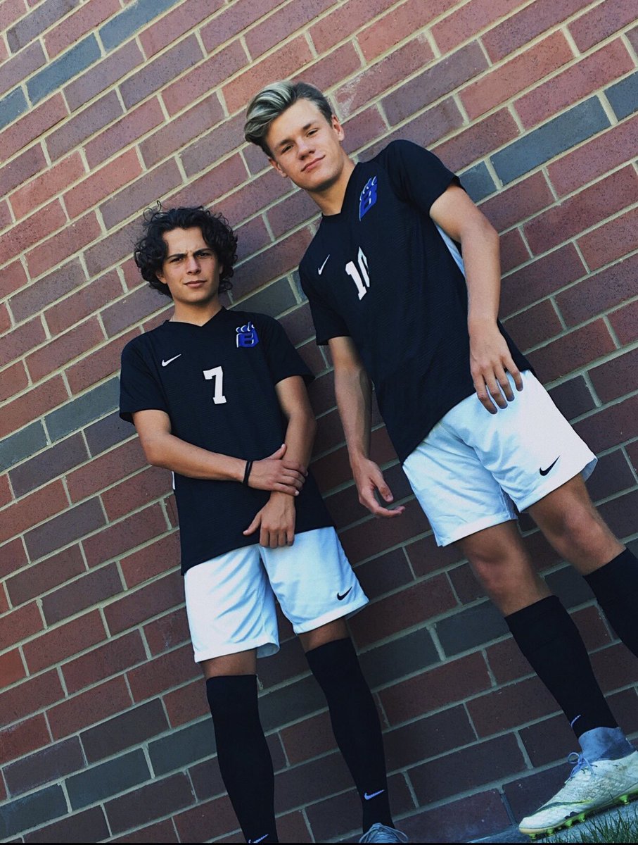 mberner17's tweet photo. happy bday lad @ethanlove14 best of luck @ owu 👀✊🏻🦁 https://t.co/A6R8obWr3A