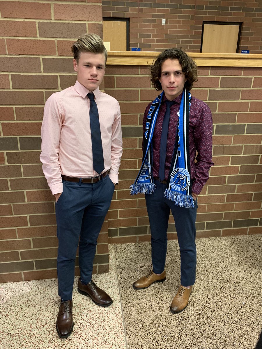 mberner17's tweet photo. happy bday lad @ethanlove14 best of luck @ owu 👀✊🏻🦁 https://t.co/A6R8obWr3A