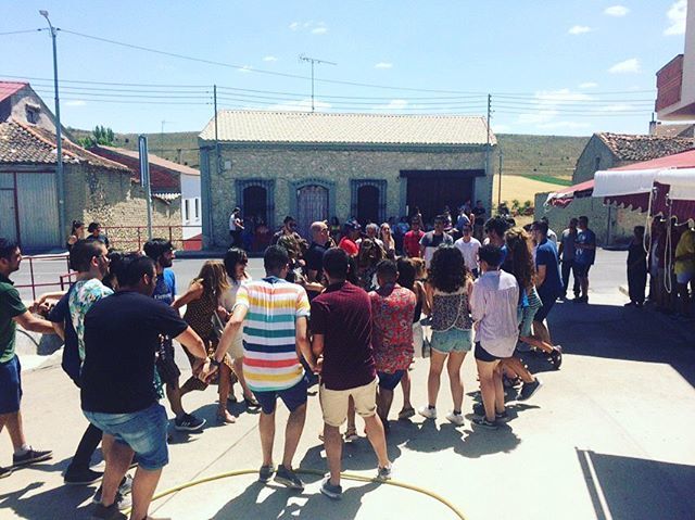 Menudo vermut bueno bueno que hemos disfrutado en San Cristobal de Cuéllar (Segovia). El miércoles os esperamos por la tarde con nuestros Encierros Infantiles en Torresandino (Burgos) ift.tt/2LTweMW