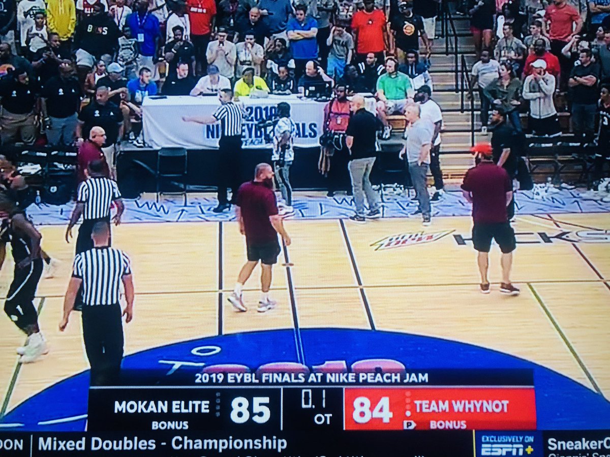 MikeYagmin's tweet photo. OHHHHHH HELL NO!!!
I walk through the door and the first thing I gotta see is the Big Uglies from #JLP Protection on my screen?!? ENOUGH ALREADY!
...Nah, those dudes get put in tough spots and do a damn good job of keeping the @NikeEYB safe.
#ProtectTheSwoosh #ButLeaveMeAlone https://t.co/E5eXaBSJH9