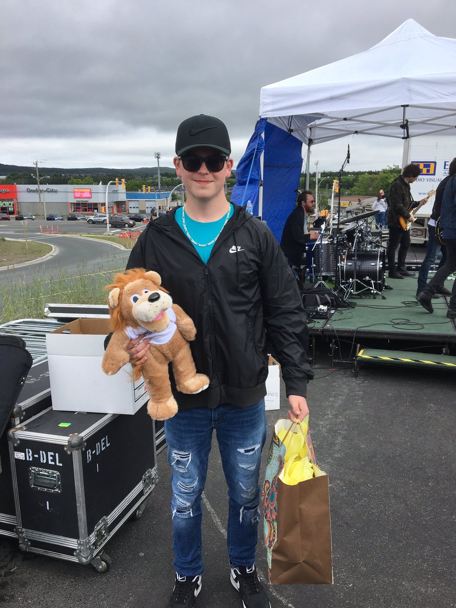 HSFalconHockey's tweet image. Boys were out to Wheels for Wishes today to support Logan as he gets his wish 🥳. A big thank you to Riggs Auto for helping grant his wish. A Falcons family helping another Falcons family. Hats off the the Noftal family. @HSH_PE_Dept @hsh_stuco @HolySpiritHS  @townofparadise
