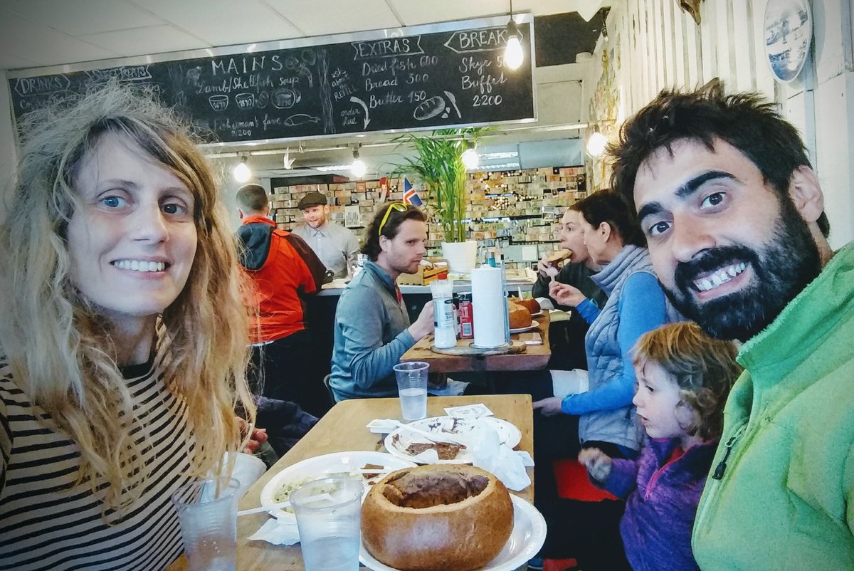 Nuestras últimas horas en Reikiavik nos supieron muy ricas! Genial la visita exprés de Alberto @conunpardebotas y Mónica en la estación! La próxima con yogur! 😁 Feliz aventura Amarok! Hasta pronto #Islandia! 🇮🇸😍 #beatslandia