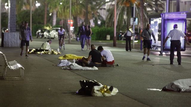 P_Vardon's tweet photo. 14 juillet 2016, #Nice06. 
86 morts, 458 blessés. 

Au-delà des commémorations qui se succèdent, des feux d’artifice qui reprennent, des années qui nous éloignent peu à peu, n’oublions jamais la réalité de ce que fut cette horrible nuit. https://t.co/Ni9O8jaeo4