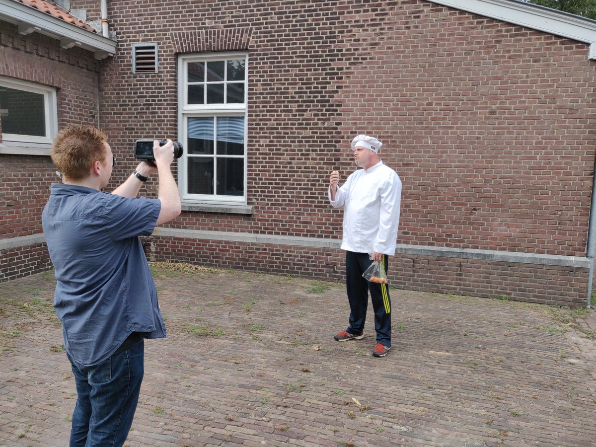 Niets zo leuk als worstenbroodjes filmen met <a href="/SuusNijmegen/">Suzanne Verheijden 🙍‍♀️</a> en haar favoriete bakker Roel 😂