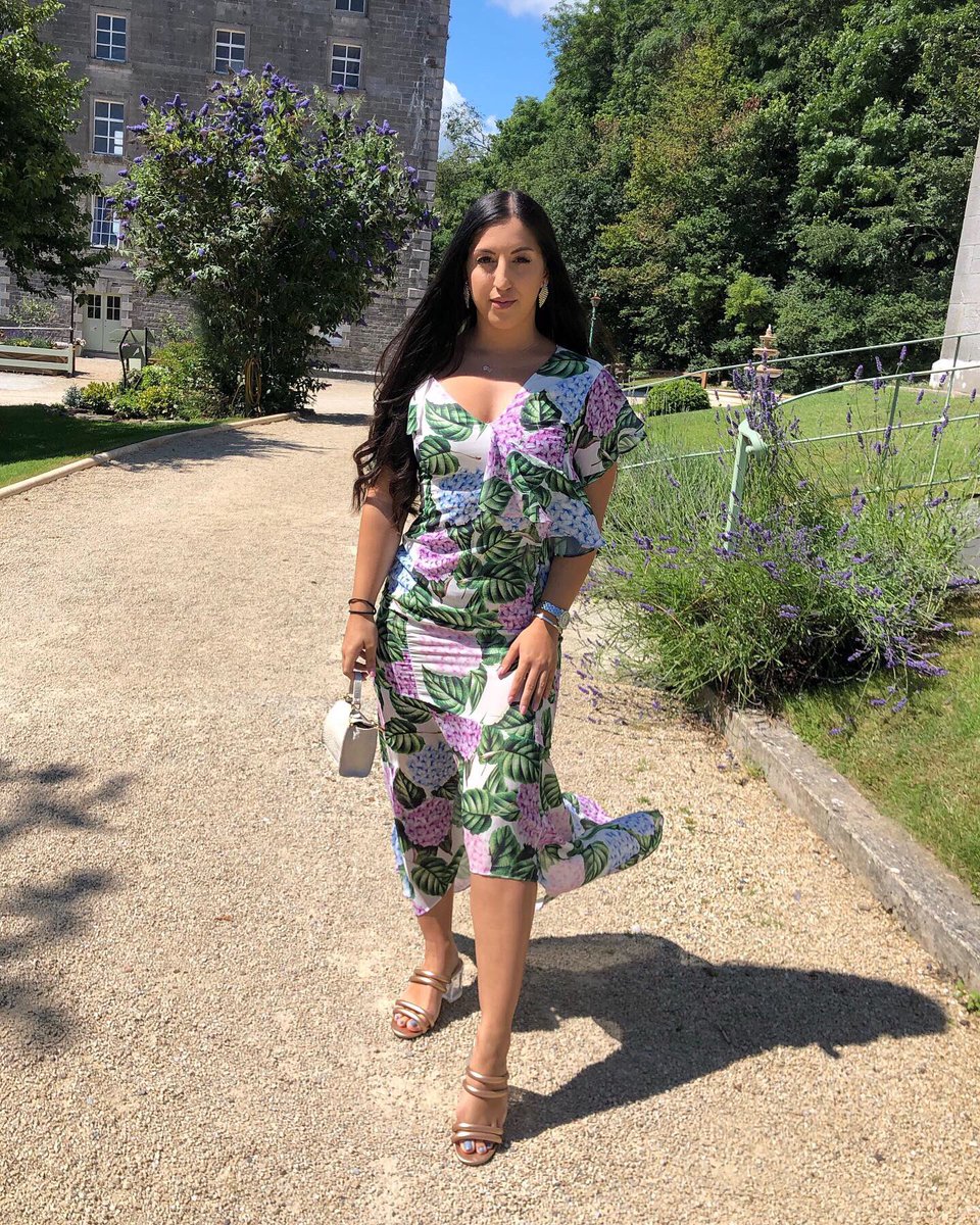 YasminDan's tweet photo. love an excuse to dress up 💁🏻‍♀️ wearing @_ForeverUnique https://t.co/ziNZMJPppX