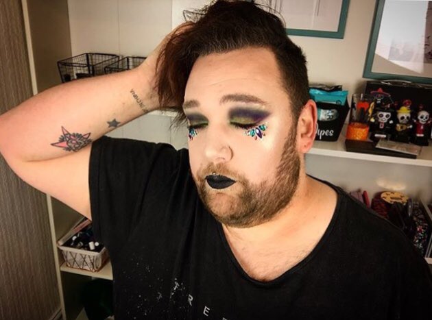 Rainbowsoul17's tweet photo. When I feel low I turn to makeup. Itโs a pick-me-up thatโs good for my soul @MakeupRVLTN #RevolutionPRList #makeuplook #makeupplay https://t.co/IhMNfNeW4L
