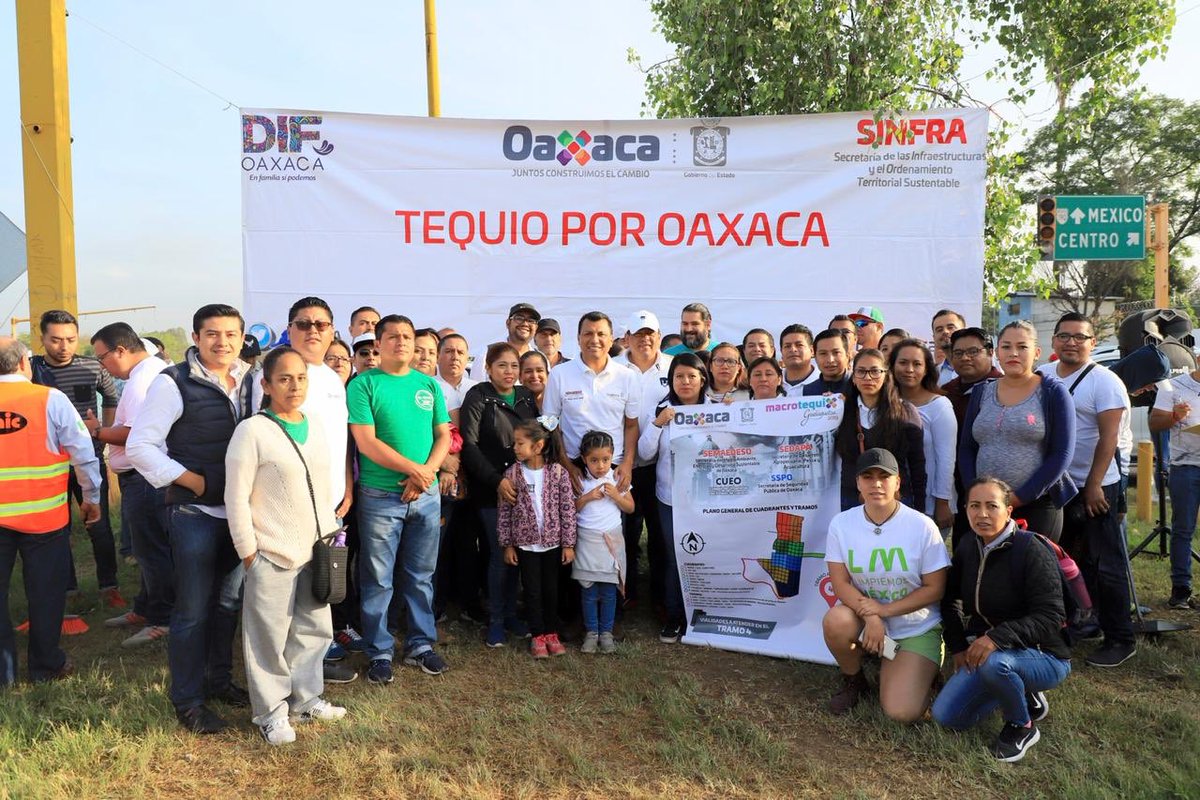 Jarumymendez's tweet photo. En #Oaxaca nos preparamos para recibir las fiestas de la Guelaguetza con la mejor actitud. Acudí con mis compañeros de la @SEMAEDESO, a convocatoria del Gobernador @alejandromurat, a la reforestación del Río Atoyac dentro del #MacroTequio por Oaxaca. https://t.co/xxFNM3ShA1
